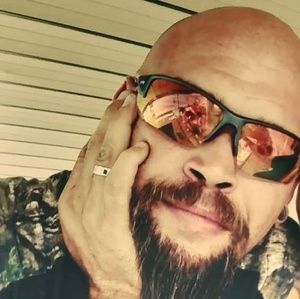 Meet your Posher, Cliff